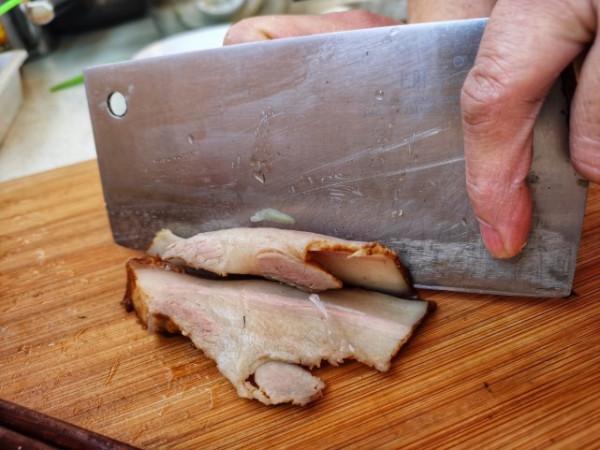 7小時燉6碗！北方大姐過年在家做梅乾菜扣肉，和你那做法一樣不？