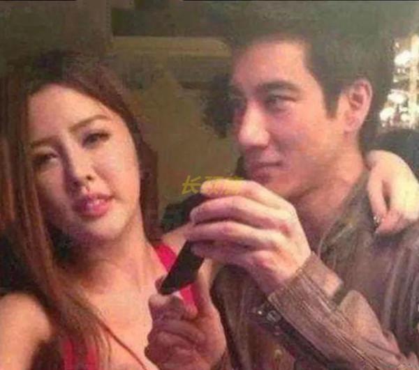 果然明星的恩愛都是秀給鏡頭看的，恩愛秀得有多甜，結局就有狼狽