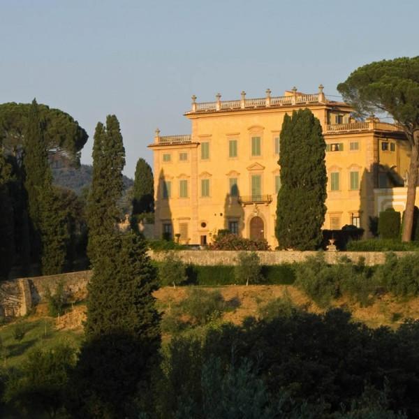 富豪去世41年後，遺產增值到幾十億，77歲老人自稱是其女兒要繼承