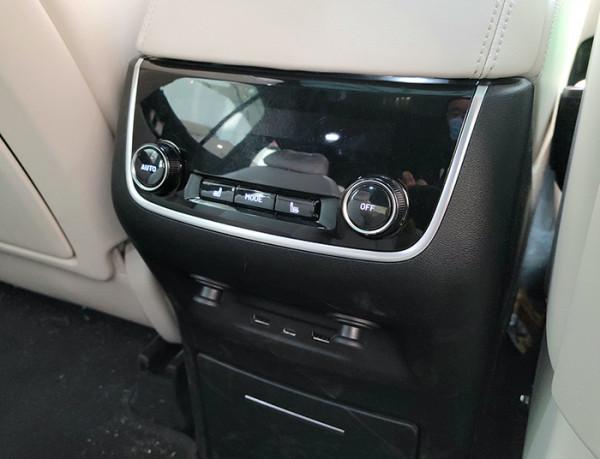 實拍2021款理想ONE,六座舒適性有提升,油箱變大續航達890km 實拍2021款理想ONE,六座舒適性有提升,油箱變大續航達890km