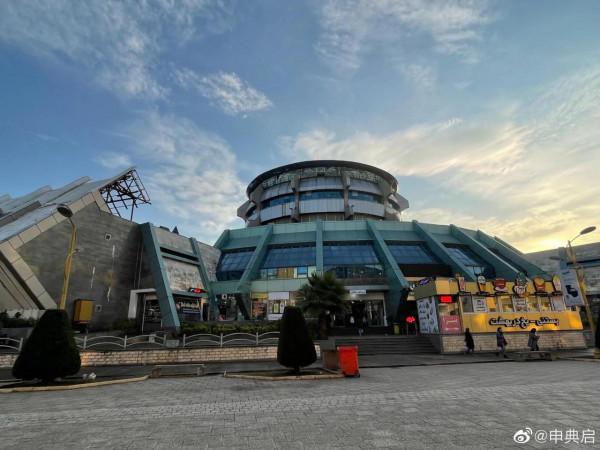 安澤利的華人商販老周,在裡海自貿區做生意,太太波斯語非常流利 安澤利的華人商販老周,在裡海自貿區做生意,太太波斯語非常流利