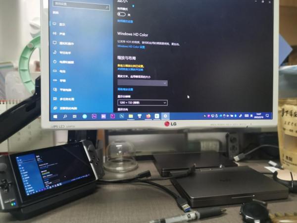 遊戲機不玩的時候用來辦公可以嗎？6399元掌上電腦接上底座就可以