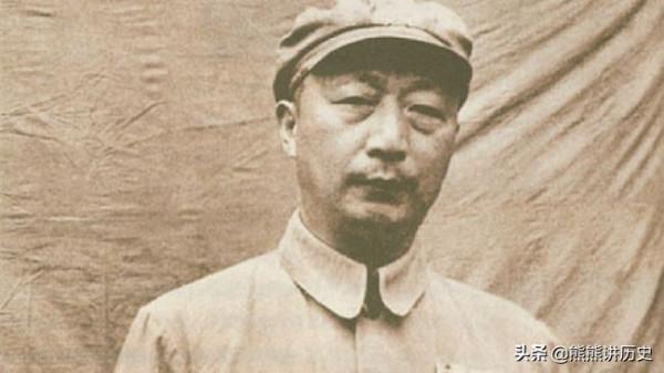 建國後，八大元帥罕見合影，年紀最輕的林總站C位