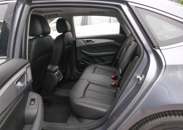 外觀冷酷，車內舒適，更適合家用的榮威i6 MAX