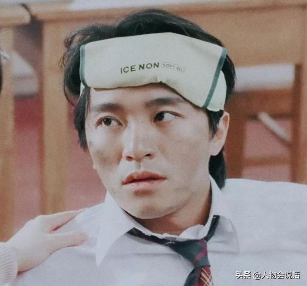 58歲周星馳滿頭白髮落淚：被誤解30年，卻無人懂我的心酸