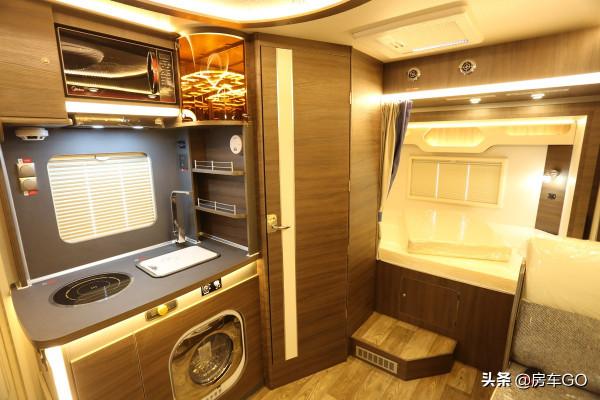 國六3.0T+8AT！C本可開超大空間房車，實拍亞特尊領ST