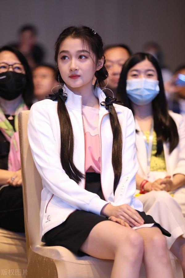 演員關曉彤 演員關曉彤