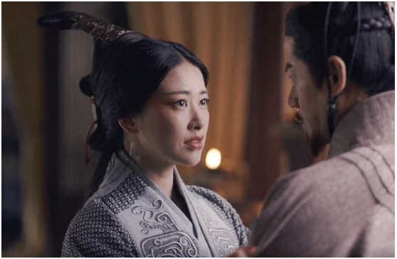 商鞅，張儀，範睢，呂不韋，李斯這5人，誰對秦的貢獻最大？