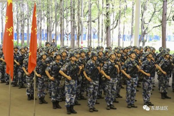 秋季入伍新兵，授槍