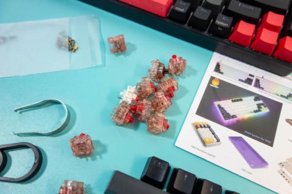 買了把鍵盤，我把它的鍵帽、軸體全拆了