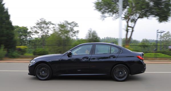 「鵬哥聊車」寶馬3繫有必要多花5萬買高功率嗎? 「鵬哥聊車」寶馬3繫有必要多花5萬買高功率嗎?