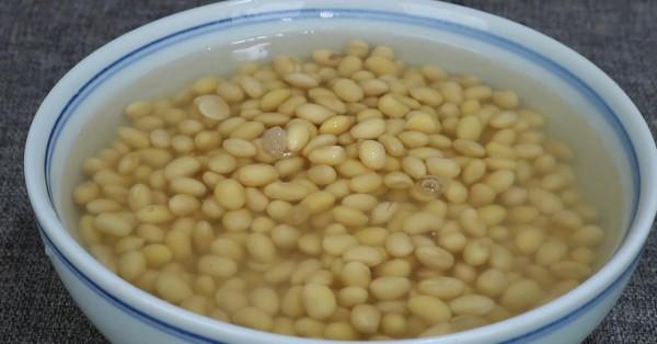 黃豆加1勺麵粉,80歲奶奶從小吃到大,現在知道的人不多了,真香 黃豆加1勺麵粉,80歲奶奶從小吃到大,現在知道的人不多了,真香