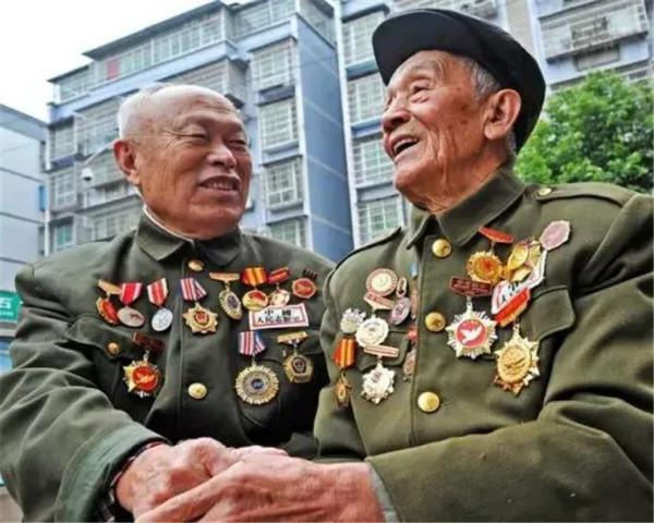 “七一勳章”未到場的老英雄：隱姓埋名33年，報國事蹟催人淚下