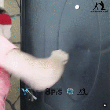 一拳能打斷樹甚至打凹鐵門，這個13歲女孩太可怕