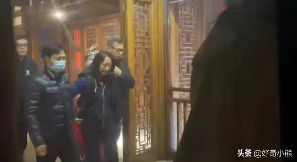 孟晚舟喝攔門酒:如何成為一個受歡迎的人? 孟晚舟喝攔門酒:如何成為一個受歡迎的人?