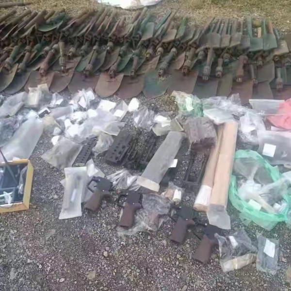 緬軍在緬北使用民用車輛運輸軍用裝備,槍支拆成零件後仍被發現 緬軍在緬北使用民用車輛運輸軍用裝備,槍支拆成零件後仍被發現