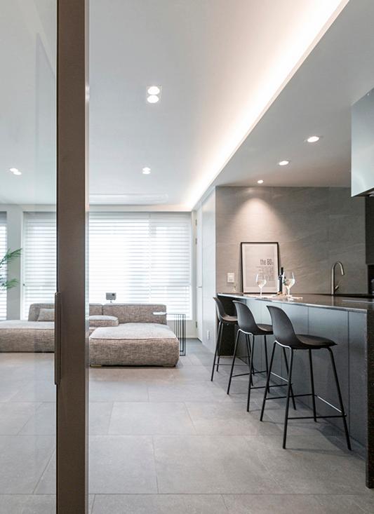 這套99㎡房,就是一人獨居的最佳模板!臥室用玻璃門做隔斷,敞亮 這套99㎡房,就是一人獨居的最佳模板!臥室用玻璃門做隔斷,敞亮