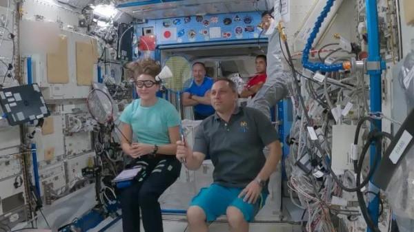 在太空中打羽毛球？俄羅斯宇航員和日本億萬富翁“空中開賽”