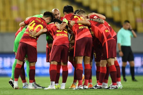 一聲嘆息!廣州隊下午訓練只為省電費 4年前泰山及時收手太明智 一聲嘆息!廣州隊下午訓練只為省電費 4年前泰山及時收手太明智