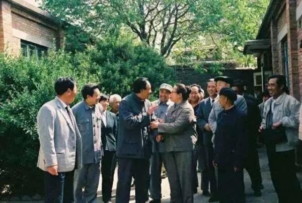 同樣演“毛澤東主席”，唐國強和古月放在一起看，差別就出來了