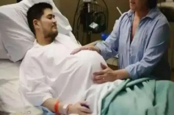 11年過去了，全球首個“生孩子的男人”，現狀如何？