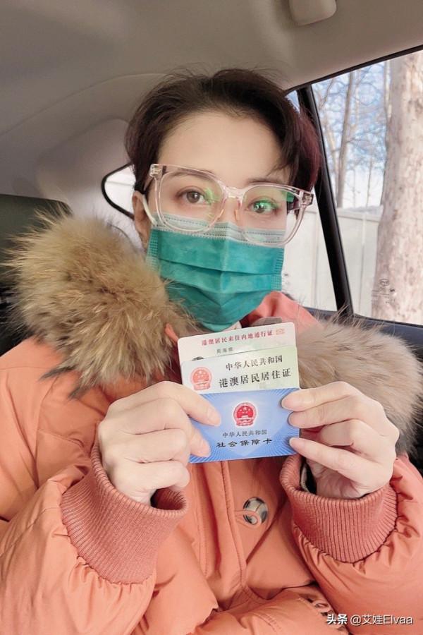 周海媚新發型似“整容”,穿羽絨服淡定打針,出門扎馬尾回頭率高 周海媚新發型似“整容”,穿羽絨服淡定打針,出門扎馬尾回頭率高