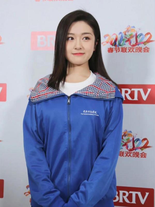 北京衛視春晚：明星陣容強大，生圖卻一言難盡，只有楊穎抗下鏡頭