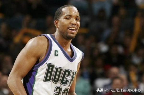 單節8記三分有多強？現役僅2人，庫裡差一點，克萊歷史第一