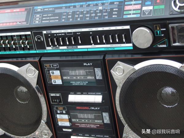 80年代無線電盒式錄音機行動式音響 80年代無線電盒式錄音機行動式音響