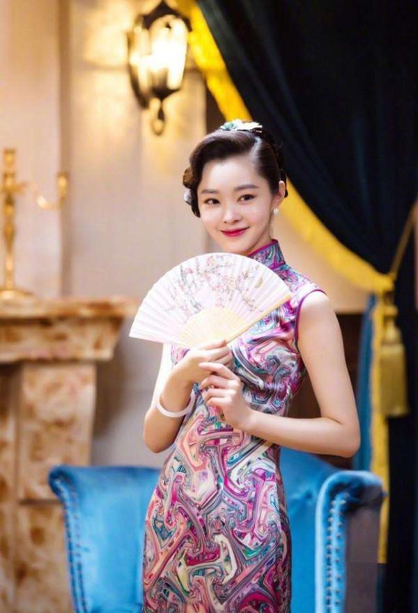 宋軼再穿旗袍錄節目，清純又嬌俏，網友：美成民國初戀的模樣