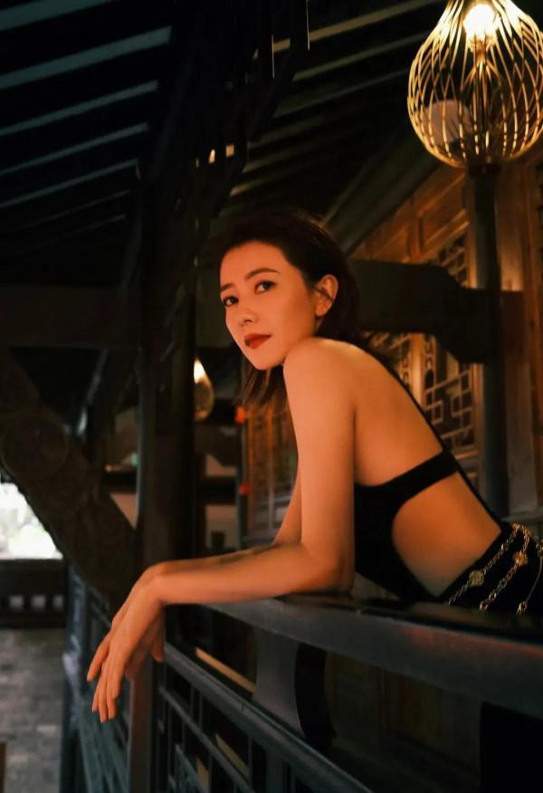 頂級典雅女神高圓圓，超凡脫俗的美麗、若即若離的青澀