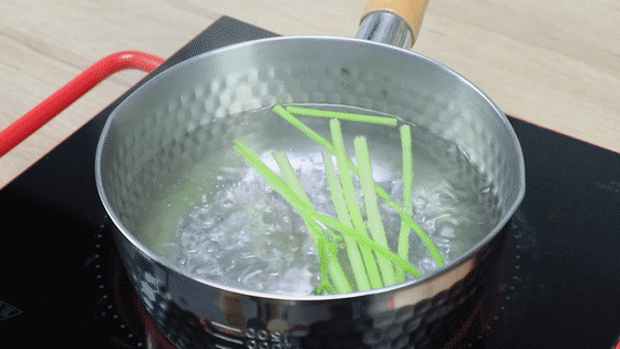 香酥脆嫩的小蝦餃,一口補鈣2口護眼,不擀皮不油炸,做起來超簡單! 香酥脆嫩的小蝦餃,一口補鈣2口護眼,不擀皮不油炸,做起來超簡單!