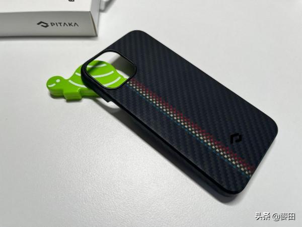 不插線、充滿電，iPhone13 mini全套無線充電體驗分享