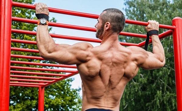 引體向上1個都做不了？教你一套訓練方法，完成10個很輕鬆