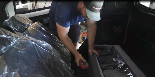 美國佬一萬買老頭樂，想證明中國車不值錢，試駕後卻迷上中國製造