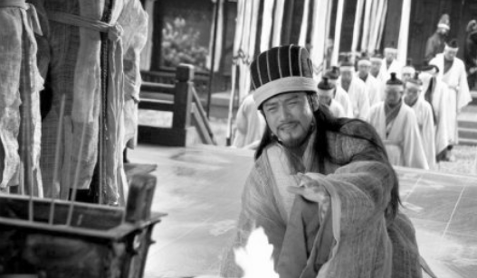 古代葬禮為何要長子“摔瓦盆”？至今仍在沿用，有何意義