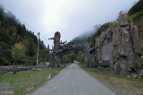 紅軍長征翻越的第一座大雪山是什麼山？在哪兒？