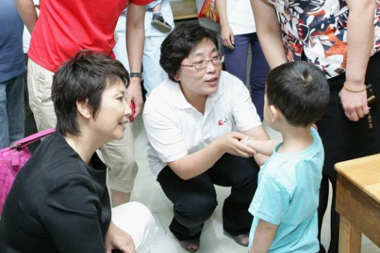 丁克20多年後，兩位央視主持人皆已後悔：沒孩子成了心裡的一道坎