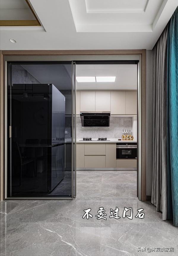 若再裝修,我就選現代輕奢風,灰色瓷磚通鋪在室內,真是高階大氣 若再裝修,我就選現代輕奢風,灰色瓷磚通鋪在室內,真是高階大氣