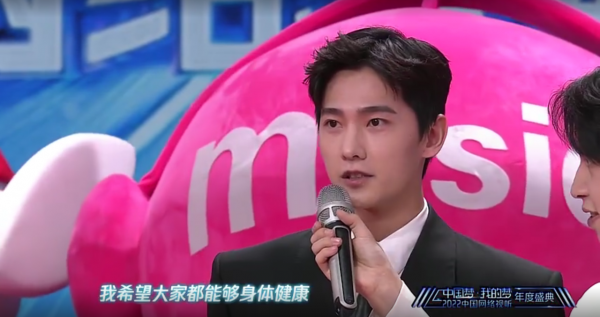 視聽盛典：肖戰鑲邊，黃軒認不出，熱巴瘦出脊骨，楊冪大秀小蠻腰