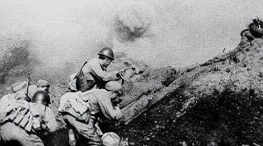 豫東戰役我軍身陷重圍，粟裕大將兩變戰術殲敵9萬，活捉區壽年