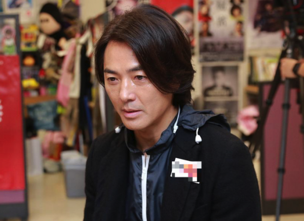 談及沒有孩子的婚姻問題，54歲鄭伊健說到了朴樹心坎上：人生太苦