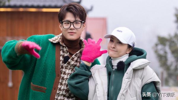 《名偵探學院》：何運晨這人能處，不光找線索，還不忘開導NPC