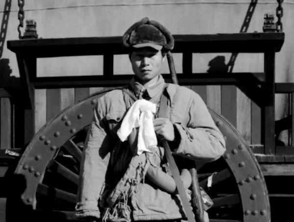 1951年,一新兵自作主張開炮,連長:關禁閉,團長:記二等功 1951年,一新兵自作主張開炮,連長:關禁閉,團長:記二等功