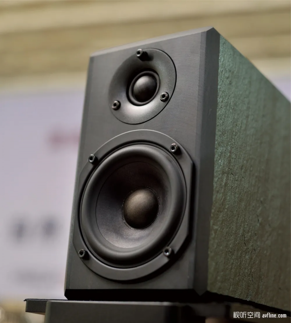 一石激起千層浪:FISCHER &; FISCHER Klein 書架式音箱 一石激起千層浪:FISCHER &; FISCHER Klein 書架式音箱