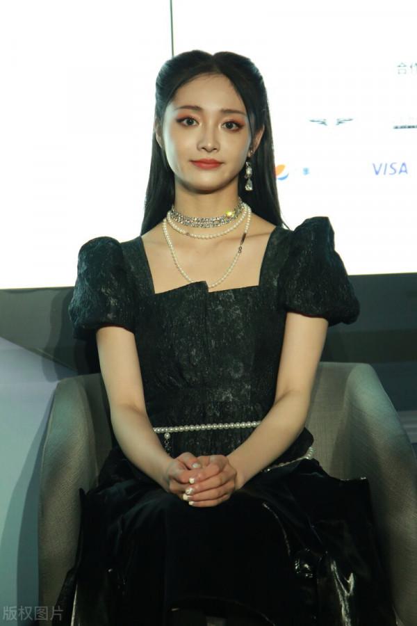 周潔瓊小姐姐好美啊