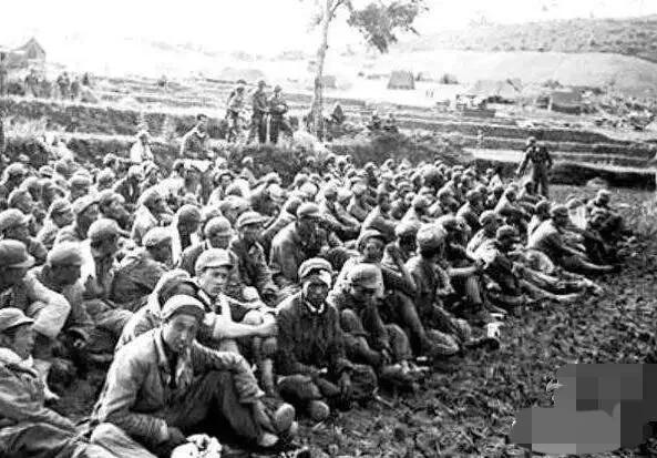 眼看金門戰役失利,數萬大陸未登島解放軍放聲大哭,哭聲震天 眼看金門戰役失利,數萬大陸未登島解放軍放聲大哭,哭聲震天