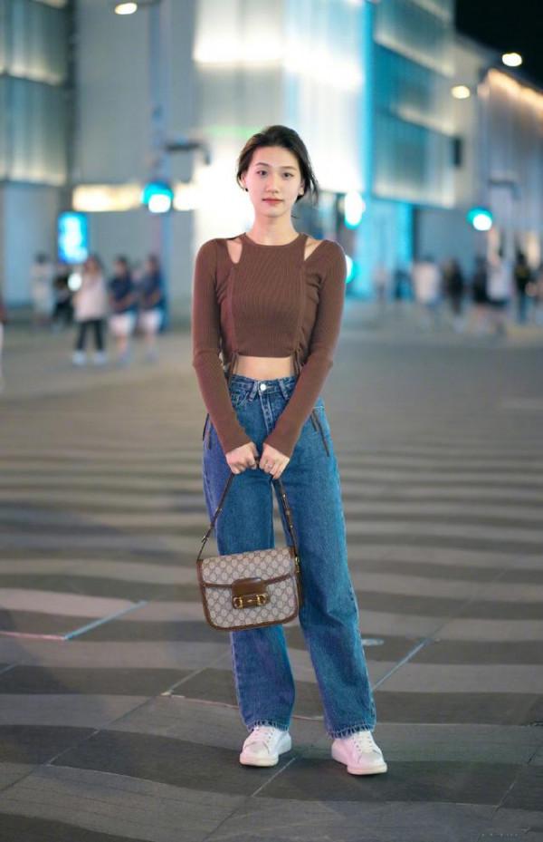 女人要想趕時髦，“秀腰裝”少不了，顯得腿長還很洋氣