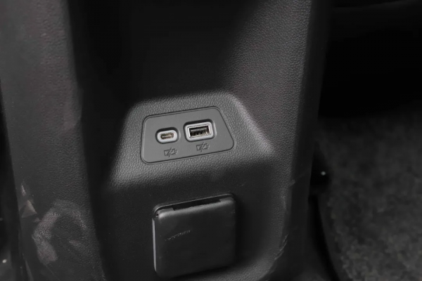 七座實用?全新高顏值中型SUV,空間配置哪哪都好,就是... 七座實用?全新高顏值中型SUV,空間配置哪哪都好,就是...