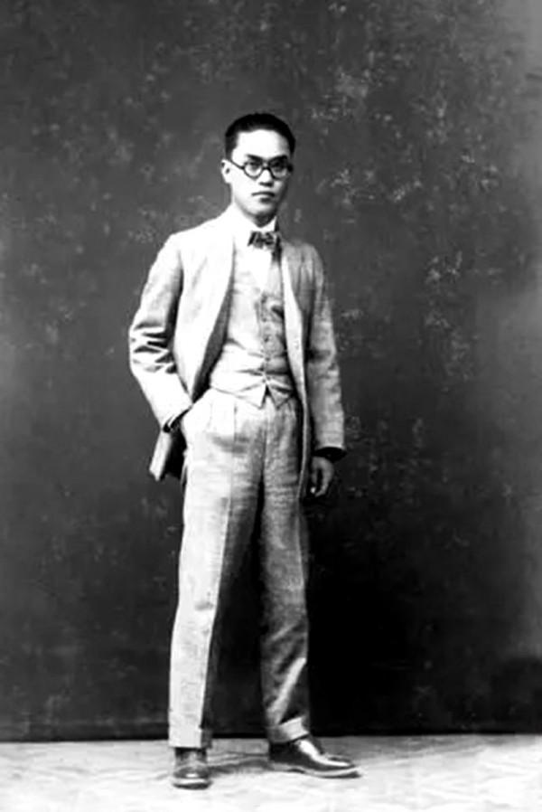 顧順章叛變後，他成為特科的情報員，因為潘漢年的一番話未受牽連